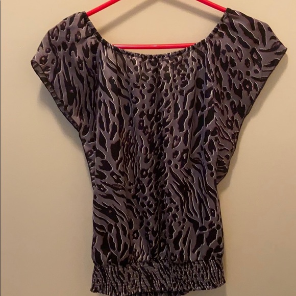 Cute blouse. Perfect condition - Picture 2 of 3